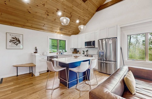 Mount Holly House | Cozy house w/mountain views, hot tub, woodstove, balcony, bbq, central a/c