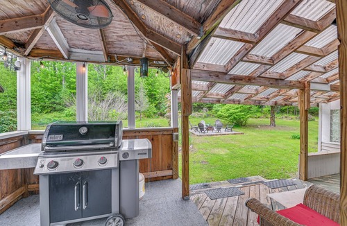 Lake Luzerne-Hadley House | Cozy Lake Luzerne Home - 1 Mi to Wayside Beach!