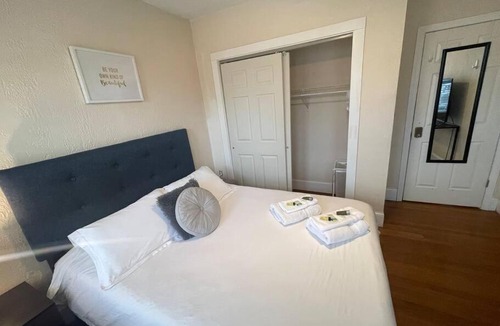 South Medford House | Cozy Large House close to TUFTS/Harvard/MIT 4BR