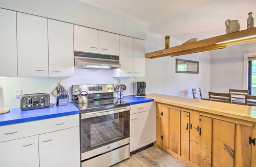 Lincoln Condo | Cozy Lincoln Condo ~ 1 Mi to Loon Mountain!