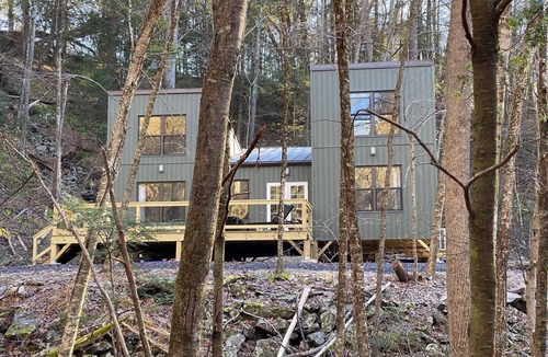 Sparrow Bush Cottage | Cozy loft cottage with a flowing trout brook