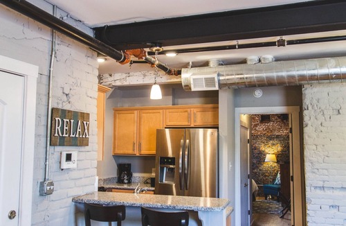 Central Business District Condo | Cozy loft in the ❤️ of DT Lynchburg!