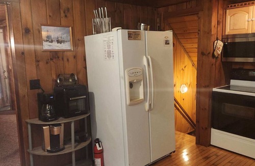 Forestport Cabin | Cozy Log Cabin close to Old Forge and Boonville. Great for small families!