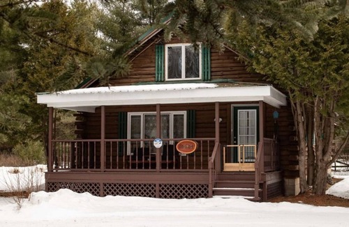 Forestport Cabin | Cozy Log Cabin close to Old Forge and Boonville. Great for small families!