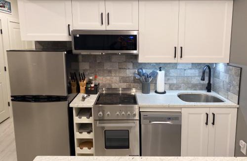 Lincoln Apartment | COZY LOON MOUNTAIN ESCAPE - Free shuttle, Pool, Hot tub, River&Mnt Views