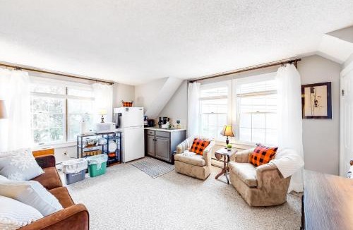 Ludlow Apartment | Cozy Ludlow Escape
