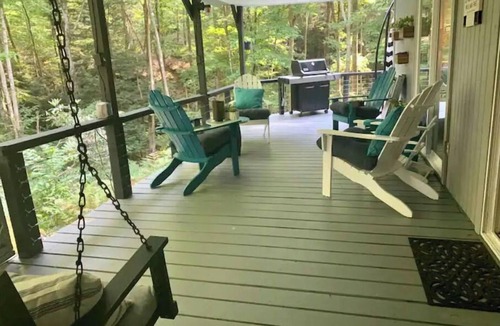Valley Bend Cabin | Cozy, Modern Camp nestled near Audra State park.