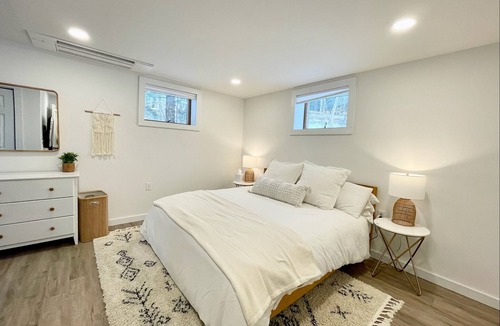 Stratton and Bromley Ski Areas Cabin | Cozy Mountain Retreat 5 min to Skiing & Manchester