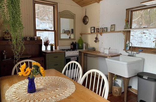 Monkton Apartment | Cozy mountain yurt on an organic farm