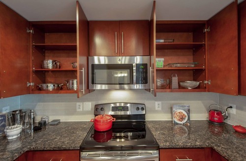 Mount Vernon Triangle Apartment | Cozy Mt. Vernon 1BR w/Gym, Pool close to Convention Center by Blueground