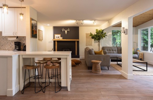 Tanner House | Cozy North Bend Riverfront Cabin w/hot tub!