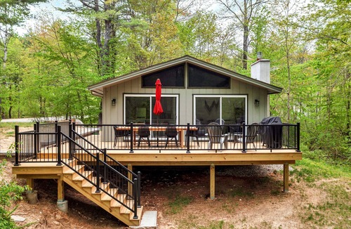 Gilford Cottage | Cozy, Pet-Friendly Escape Near Lake & Mountains