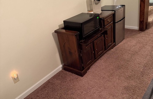 Blue Ridge Summit Apartment | Cozy private in law suite in charming Blue Ridge Summit with AC, WiFi,Smart TV.