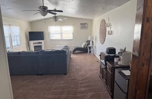 Blue Ridge Summit Apartment | Cozy private in law suite in charming Blue Ridge Summit with AC, WiFi,Smart TV.