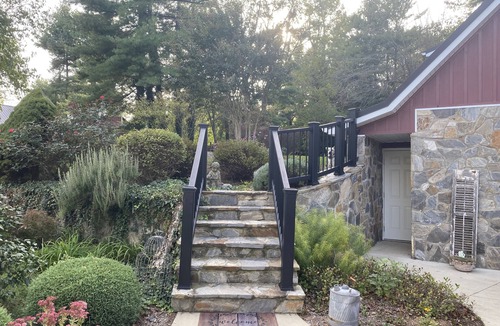 Round Hill Apartment | Cozy retreat in the heart of wine country, 5 minutes from the Appalachian trail!