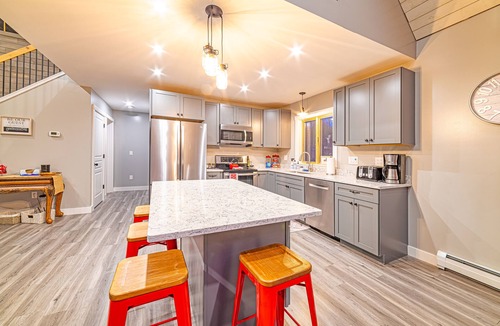 Bethel House | Cozy Riverfront Modern Farmhouse, close to downtown Bethel and Sunday River