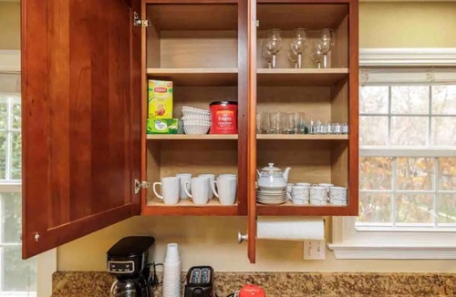 Wheaton House | Cozy Room with Attached Bathroom Hosted by Samri in Silver Spring Home