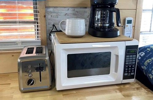Northwood House | Cozy RV in Wonderful Northwood with AC, WiFi, Kayaks & canoe!