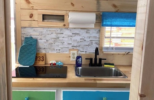 Northwood House | Cozy RV in Wonderful Northwood with AC, WiFi, Kayaks & canoe!