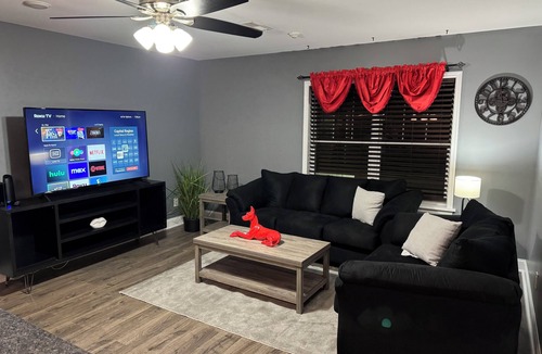 Schenectady Apartment | Cozy, Safe,Secure 1-bedroom apartment with WiFi centrally located in Schenectady