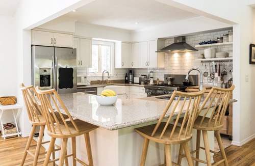 Shelter Island House | Cozy Shelter Island Cottage, walk to beaches and Mashomack Preserve
