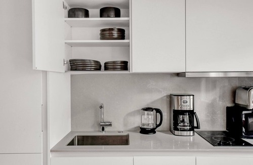 Columbus Apartment | Cozy South End Studio near T, Shops + Dining, by Blueground