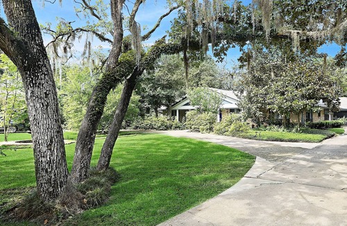 Barker House | Cozy Spacious Family Pets Woodsy Gazebo with game room office