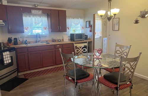 Bracey House | Cozy & Spacious Home minutes From Lake Gaston