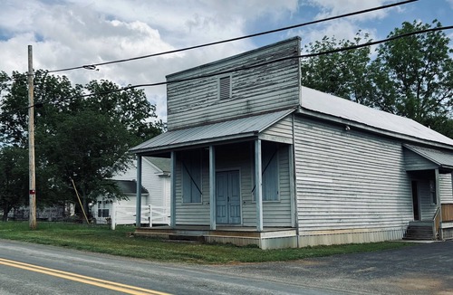 Evington Apartment | Cozy studio rental situated between Bedford and Lynchburg Virginia