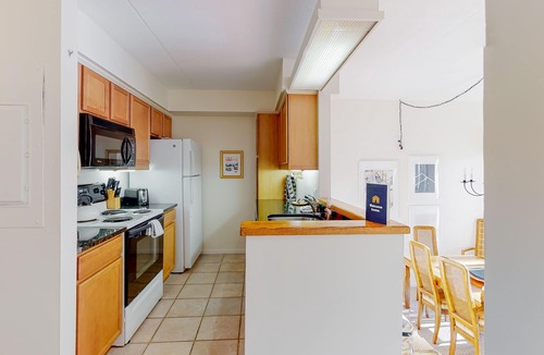 Warren Condo | Cozy townhome with on-site pools, hot tub, tennis, game room & gym