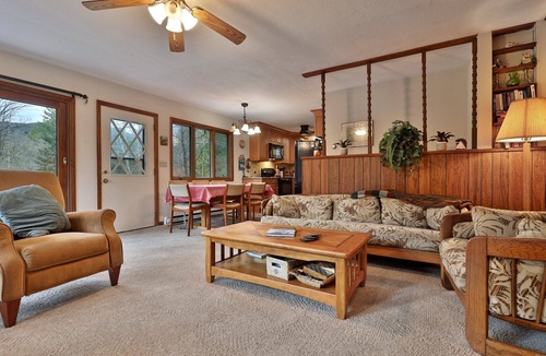 Bridgewater Corners House | Cozy Vermont House Near Killington and Woodstock. Mountainside. Close to Slopes.