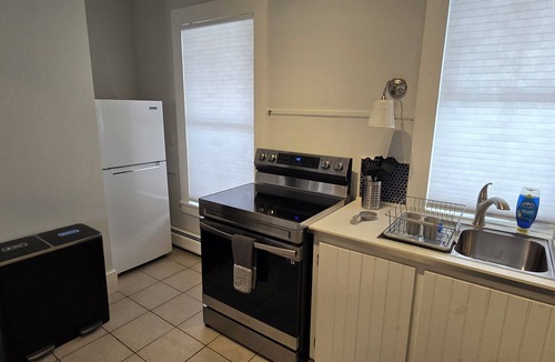 Newport Apartment | Cozy Victorian Apartment 3 near Downtown