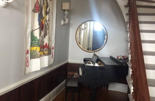 Oxford House | Cozy Victorian Mansion with room for your whole family