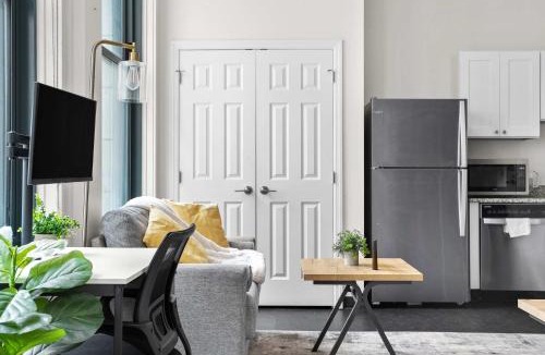 Cultural District Apartment | CozySuites Stunning 1BR in Downtown Pitts #5