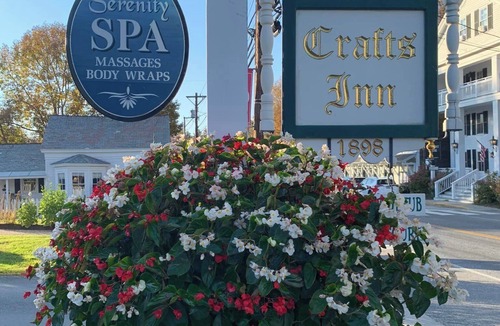 Wilmington Apartment | Crafts Inn, Hotel Suite with pool and hot tub.