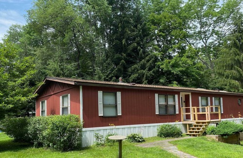 Livingston Manor House | Creekfront Getaway w/ Deck in Livingston Manor!