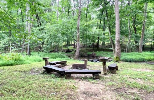 Berkeley Springs Cabin | Creekside Cabin-Pet friendly