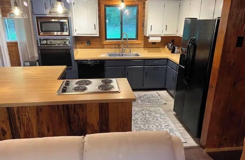 Pearisburg Cabin | Creekside Cabin in the Mountains