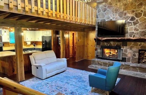 Pearisburg Cabin | Creekside Cabin in the Mountains