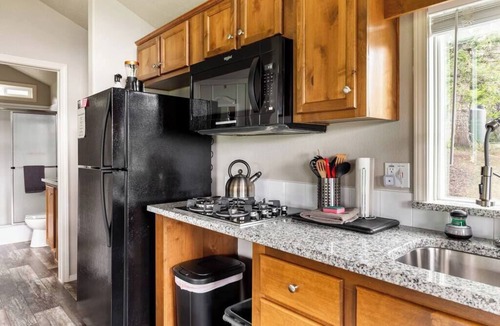 Stevenson Cabin | Creekside Cabin with Scenic Views at Maple Way Cabins