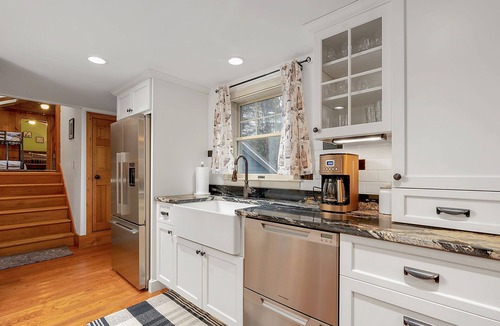 Harrison House | Crystal Lake House W/Private Beach + Lake Access