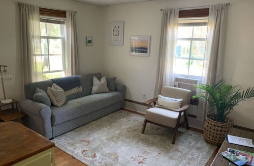 Shelburne Apartment | Cute 1 Bedroom in Historic Downtown Shelburne