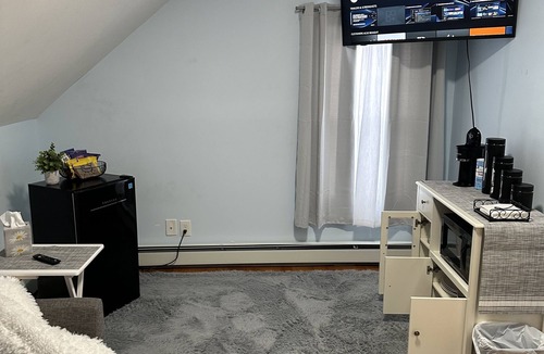Rimmon Heights Apartment | Cute Mini Apt - SNHU Arena