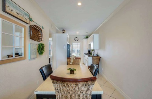 Galveston Condo | Dawn 1024 Summary: En