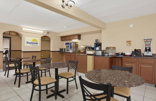 Hagerstown Hotel | Days Inn by Wyndham Hagerstown I-70