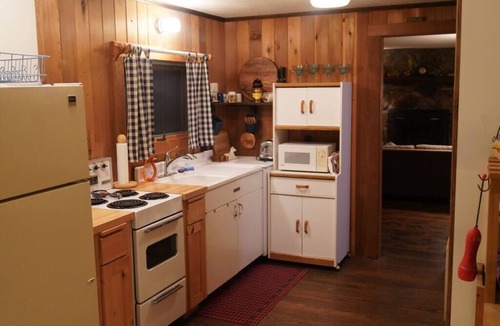 Woodsville Cabin | Deer Brook Cabin w/Hot Tub, Fireplace & Brook