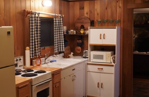 Woodsville Cabin | Deer Brook Cabin w/Hot Tub, Fireplace & Brook