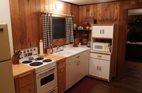 Woodsville Cabin | Deer Brook Cabin w/Hot Tub, Fireplace & Brook