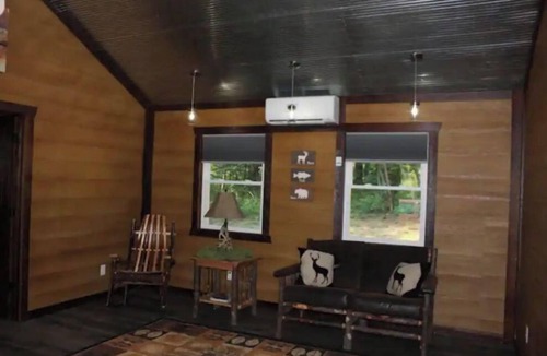 Peebles Cabin | Deer Lodge (Secluded in Amish Country and peaceful)