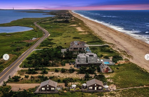 East Quogue House | Delightful 8-bedroom house with bedroom AC Directly on the Beach